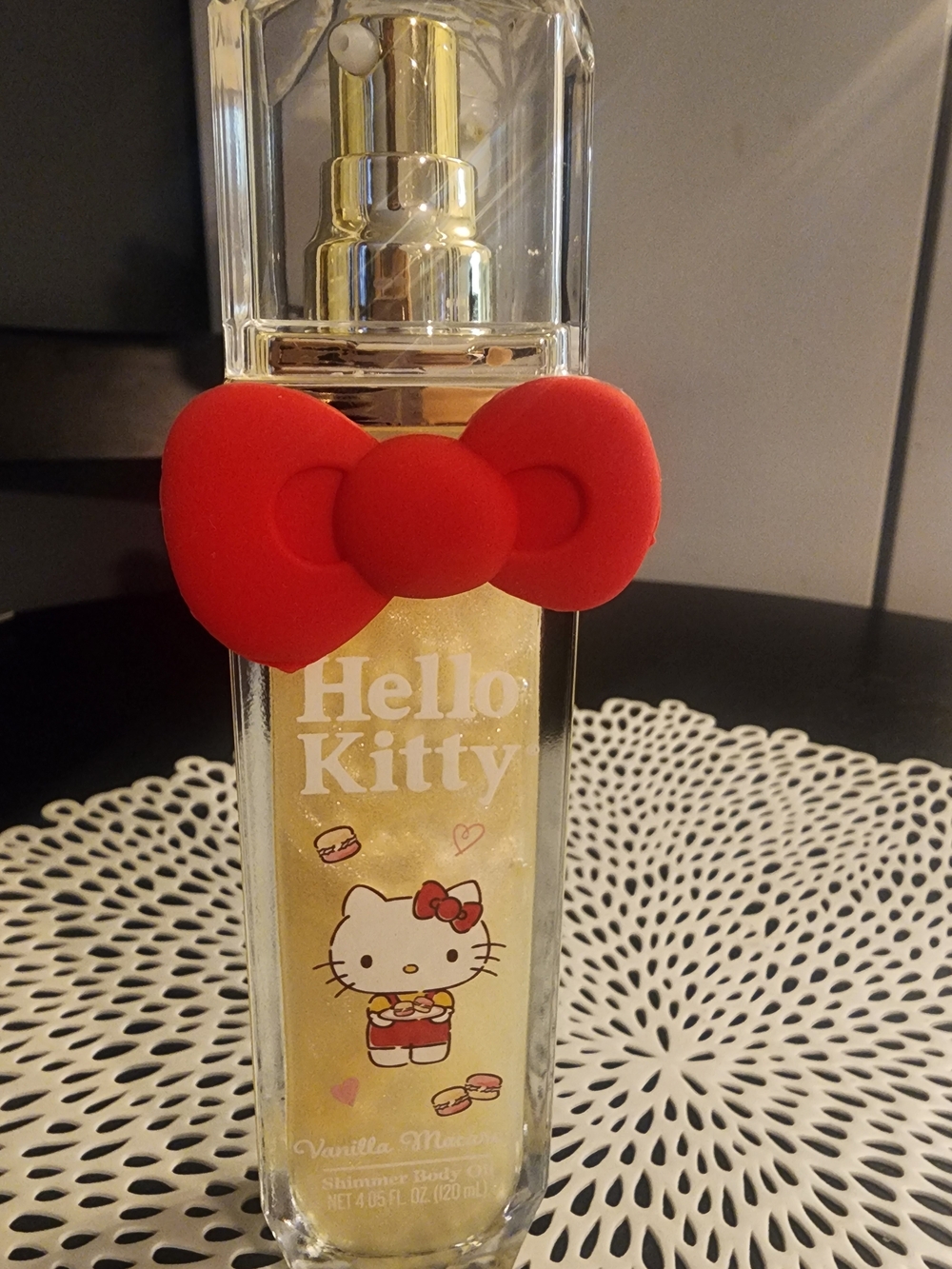 New Hello Kitty Vanilla Shimmer Body Oil – Gold with Red Bow